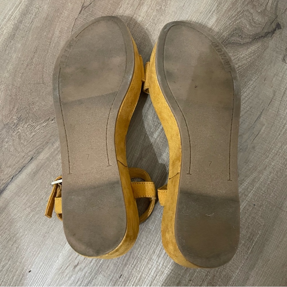 Old Navy faux suede flatform sandals - Picture 7 of 10
